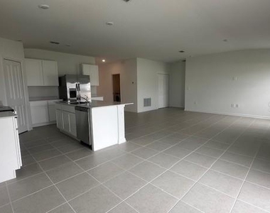 303 Artemis Street - Photo Thumbnail 15