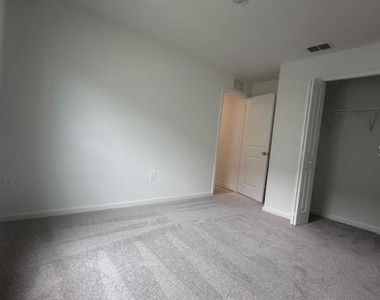 303 Artemis Street - Photo Thumbnail 4