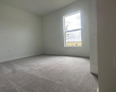 303 Artemis Street - Photo Thumbnail 8