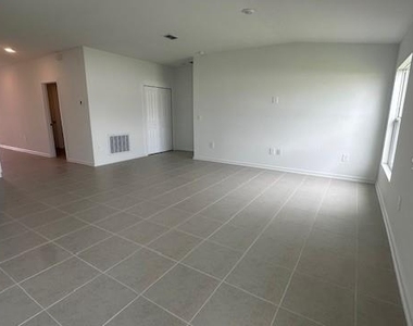 303 Artemis Street - Photo Thumbnail 20