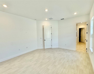 9726 Neruda Street - Photo Thumbnail 32