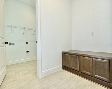9726 Neruda Street - Photo Thumbnail 28