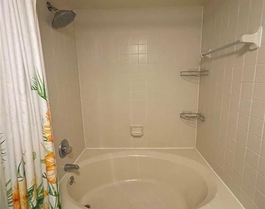 7652 Spring Bay Cove - Photo Thumbnail 16