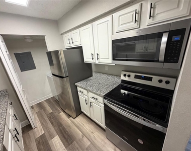 3772 Idlebrook Circle - Photo Thumbnail 5