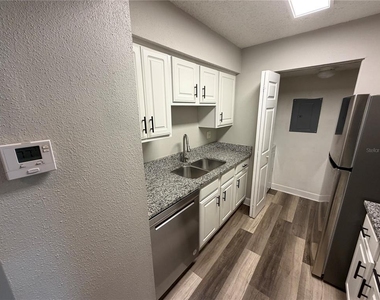3772 Idlebrook Circle - Photo Thumbnail 4