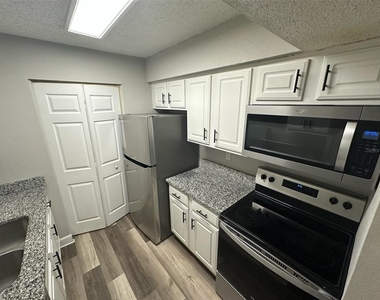 3772 Idlebrook Circle - Photo Thumbnail 5