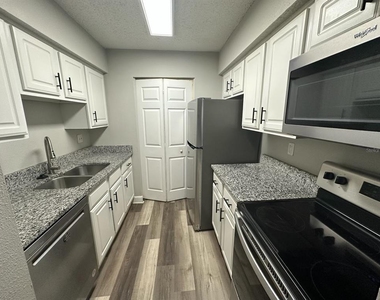 3772 Idlebrook Circle - Photo Thumbnail 6