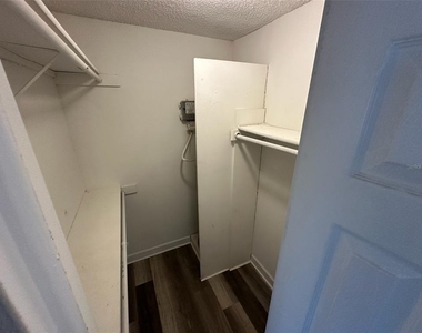 3772 Idlebrook Circle - Photo Thumbnail 10