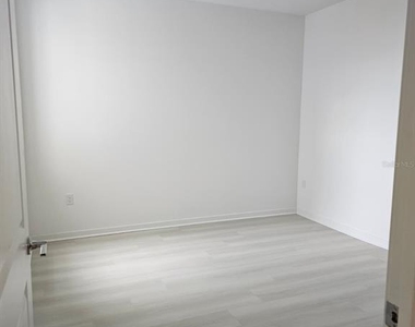 5587 Millenia Park Blvd - Photo Thumbnail 8