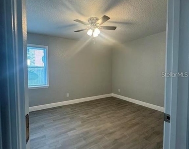 1916 Verano Drive - Photo Thumbnail 7