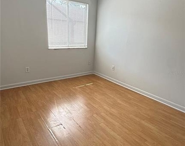 2342 Huntington Green Court - Photo Thumbnail 6