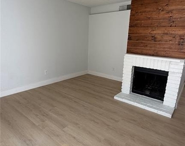 2342 Huntington Green Court - Photo Thumbnail 5