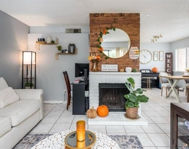 2342 Huntington Green Court - Photo Thumbnail 1