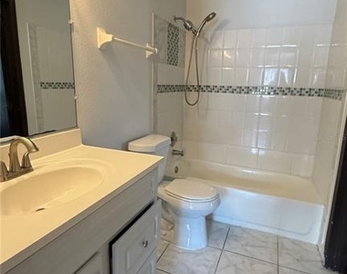 2342 Huntington Green Court - Photo Thumbnail 7