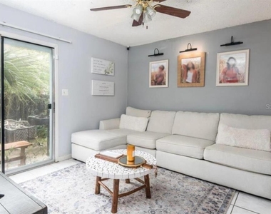 2342 Huntington Green Court - Photo Thumbnail 6