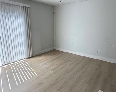 2342 Huntington Green Court - Photo Thumbnail 4