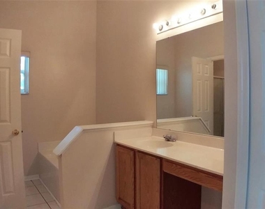 3842 Stonefield Drive - Photo Thumbnail 6