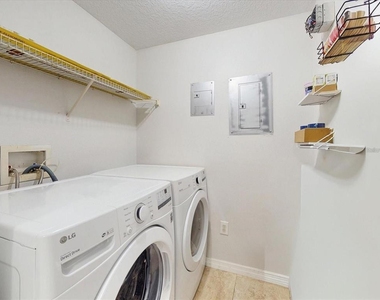 5578 Metrowest Boulevard - Photo Thumbnail 19
