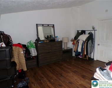 111 Ridge Avenue - Photo Thumbnail 14