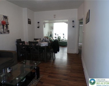 111 Ridge Avenue - Photo Thumbnail 2