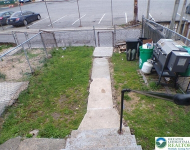 111 Ridge Avenue - Photo Thumbnail 15