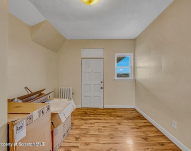 402 Scott Street - Photo Thumbnail 8