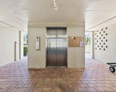 10045 Links Lane - Photo Thumbnail 34