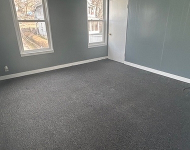 20 Lounsbury Avenue - Photo Thumbnail 5