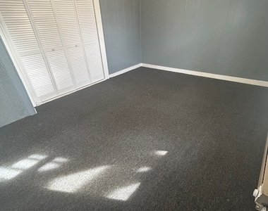 20 Lounsbury Avenue - Photo Thumbnail 8