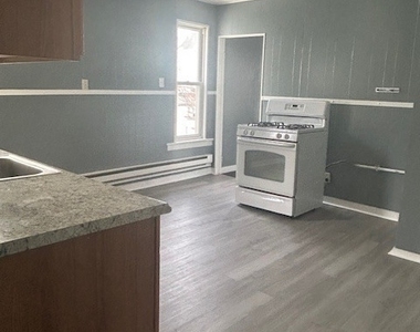 20 Lounsbury Avenue - Photo Thumbnail 2
