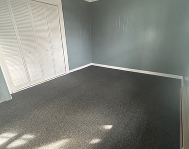 20 Lounsbury Avenue - Photo Thumbnail 9