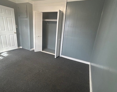20 Lounsbury Avenue - Photo Thumbnail 10