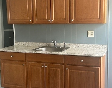 20 Lounsbury Avenue - Photo Thumbnail 1