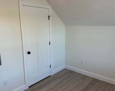 309 Flanders Road - Photo Thumbnail 5