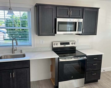 309 Flanders Road - Photo Thumbnail 6