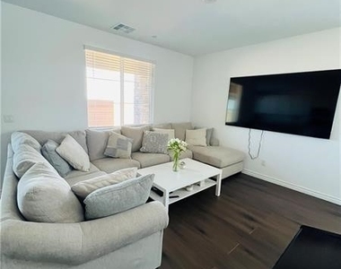 3284 Viola Hills Avenue - Photo Thumbnail 5