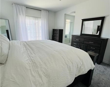 3284 Viola Hills Avenue - Photo Thumbnail 9