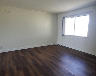 717 Van Ert Avenue - Photo Thumbnail 2
