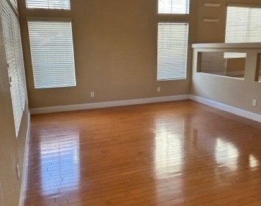 3920 Larkcrest Street - Photo Thumbnail 1