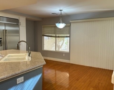 3920 Larkcrest Street - Photo Thumbnail 5