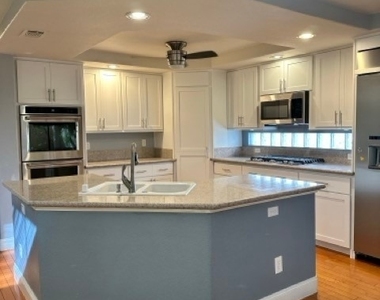 3920 Larkcrest Street - Photo Thumbnail 6