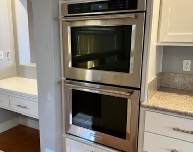 3920 Larkcrest Street - Photo Thumbnail 8