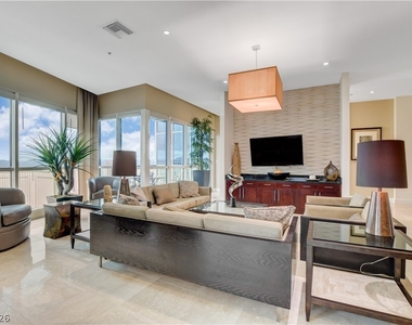 4575 Dean Martin Drive - Photo Thumbnail 14