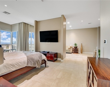 4575 Dean Martin Drive - Photo Thumbnail 17