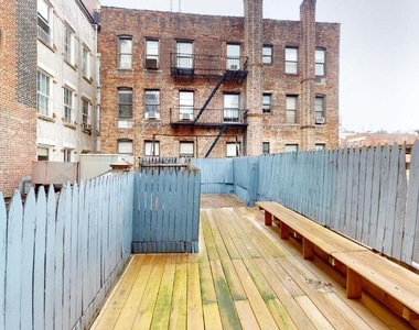 West Broadway - Photo Thumbnail 4