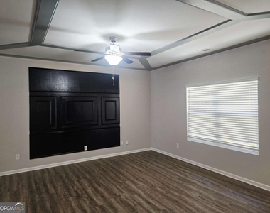 213 N Fortune Way - Photo Thumbnail 4