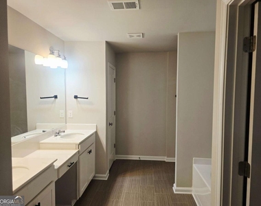 213 N Fortune Way - Photo Thumbnail 15