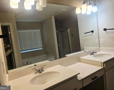 213 N Fortune Way - Photo Thumbnail 17