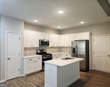 213 N Fortune Way - Photo Thumbnail 11