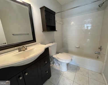 2930 Governors Court - Photo Thumbnail 10